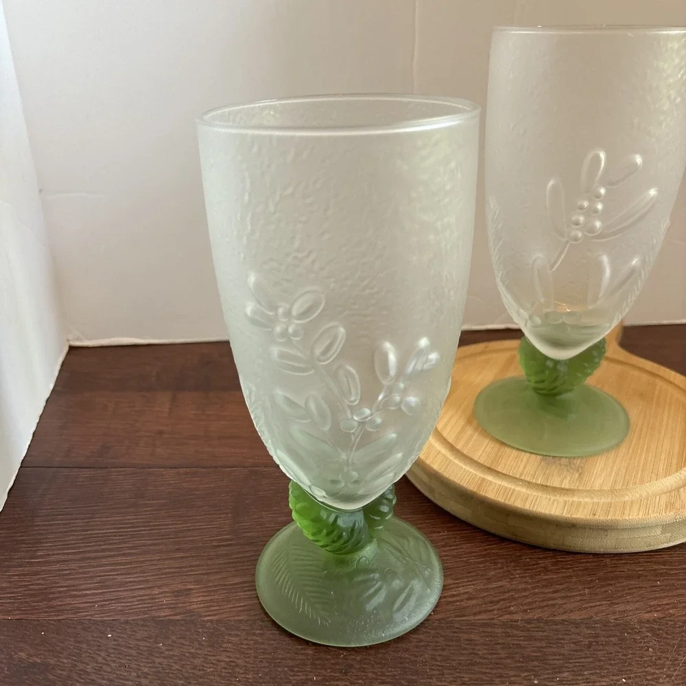 2 Pfaltzgraff Winterwood‎ Frosted Embossed Glass Iced Tea Water Goblet Stem NWT